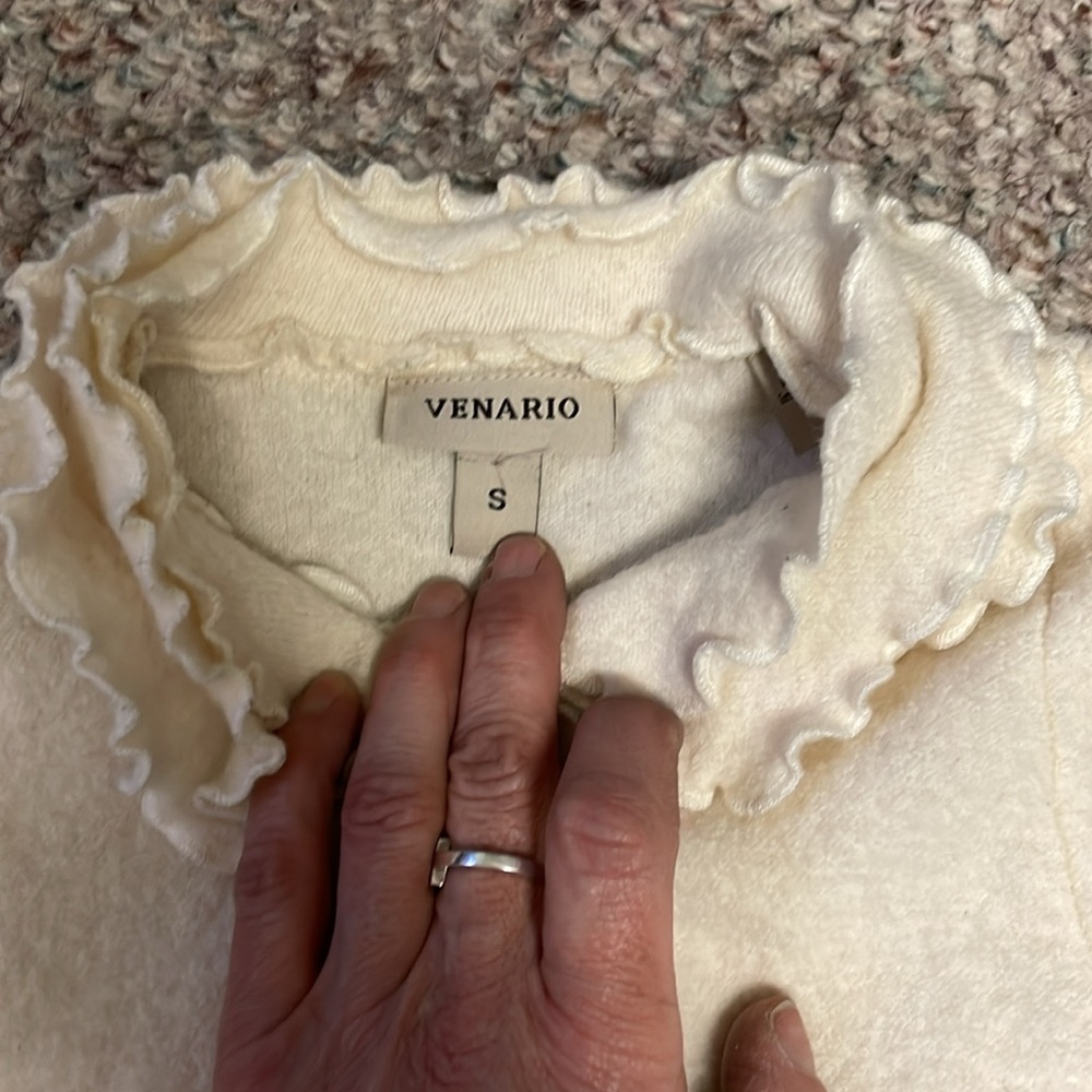 100% wool Cream Ruffled Button-Up cardigan - Picture 3 of 8